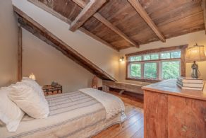 Post and Beam Scarlett Line, Springwater, Ontario - Country homes for sale and luxury real estate including horse farms and property in the Caledon and King City areas near Toronto
