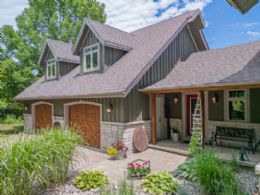 Post and Beam Scarlett Line, Springwater, Ontario - Country homes for sale and luxury real estate including horse farms and property in the Caledon and King City areas near Toronto