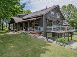 Post and Beam Scarlett Line, Springwater, Ontario - Country homes for sale and luxury real estate including horse farms and property in the Caledon and King City areas near Toronto