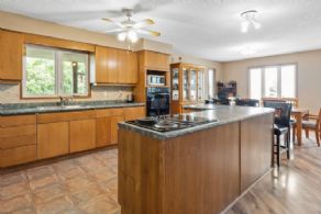 Kitchen - Country homes for sale and luxury real estate including horse farms and property in the Caledon and King City areas near Toronto