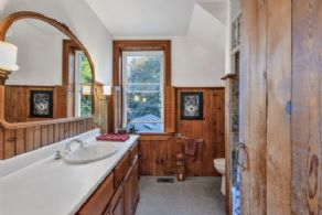 4-piece Bathroom - Country homes for sale and luxury real estate including horse farms and property in the Caledon and King City areas near Toronto