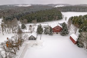 Sleepy Hollow Farm, Mono, Ontario - Country homes for sale and luxury real estate including horse farms and property in the Caledon and King City areas near Toronto