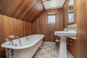 Sleepy Hollow Farm, Mono, Ontario - Country homes for sale and luxury real estate including horse farms and property in the Caledon and King City areas near Toronto