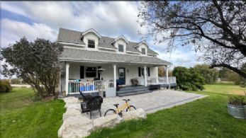 Farmhouse on the 8th Concession - Country Homes for sale and Luxury Real Estate in Caledon and King City including Horse Farms and Property for sale near Toronto