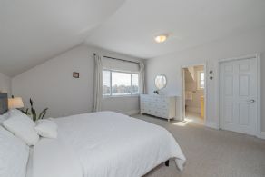Farmhouse on the 8th Concession, King, Ontario - Country homes for sale and luxury real estate including horse farms and property in the Caledon and King City areas near Toronto