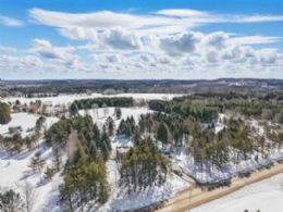 Mid-century South Mono, Ontario - Country homes for sale and luxury real estate including horse farms and property in the Caledon and King City areas near Toronto