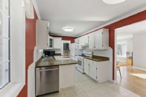 Kitchen - Country homes for sale and luxury real estate including horse farms and property in the Caledon and King City areas near Toronto