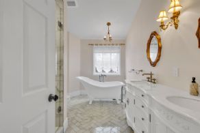 5-piece Bathroom - Country homes for sale and luxury real estate including horse farms and property in the Caledon and King City areas near Toronto