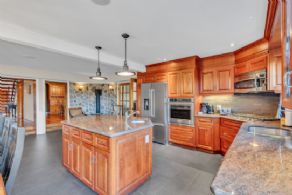 Kitchen - Country homes for sale and luxury real estate including horse farms and property in the Caledon and King City areas near Toronto