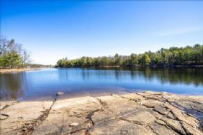 Shoreline with a View North - Country homes for sale and luxury real estate including horse farms and property in the Caledon and King City areas near Toronto