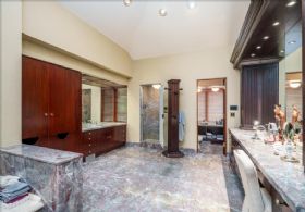 Primary Ensuite Bath - Country homes for sale and luxury real estate including horse farms and property in the Caledon and King City areas near Toronto