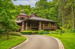 Cobblestone Lined Driveway - Country homes for sale and luxury real estate including horse farms and property in the Caledon and King City areas near Toronto