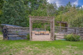 Original Woodrow Homestead , Oro-Medonte, Ontario - Country homes for sale and luxury real estate including horse farms and property in the Caledon and King City areas near Toronto