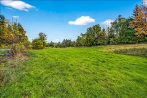 Caledon Log Cabin, Ontario - Country homes for sale and luxury real estate including horse farms and property in the Caledon and King City areas near Toronto