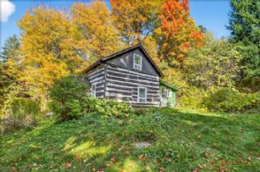 Caledon Log Cabin, Ontario - Country homes for sale and luxury real estate including horse farms and property in the Caledon and King City areas near Toronto
