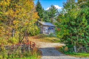 Caledon Log Cabin, Ontario - Country homes for sale and luxury real estate including horse farms and property in the Caledon and King City areas near Toronto
