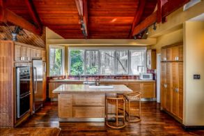 Guest House Kitchen - Country homes for sale and luxury real estate including horse farms and property in the Caledon and King City areas near Toronto