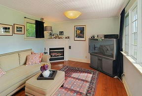Family Room - Country homes for sale and luxury real estate including horse farms and property in the Caledon and King City areas near Toronto