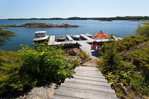 Main Harbour - Country homes for sale and luxury real estate including horse farms and property in the Caledon and King City areas near Toronto