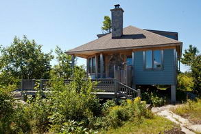 Deck and Outdoor Shower - Country homes for sale and luxury real estate including horse farms and property in the Caledon and King City areas near Toronto
